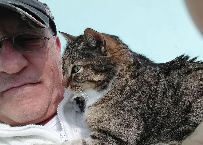 Hellas Palace Center *